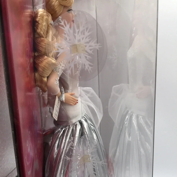 2008 20th Anniversary Holiday Barbie - Picture 8 of 12